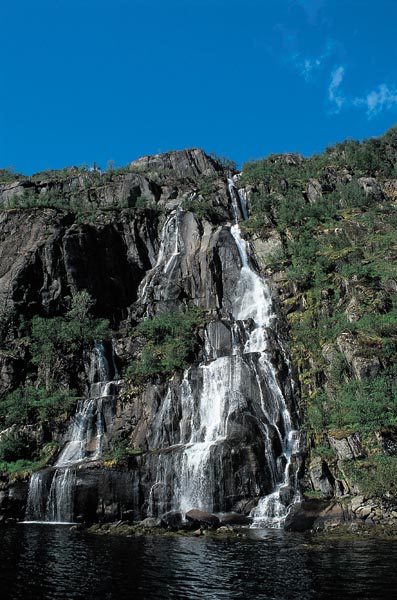 Wasserfall im Trollfjord