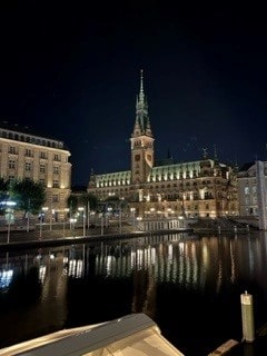 Rathaus Hamburg bei Nacht 1.0-min