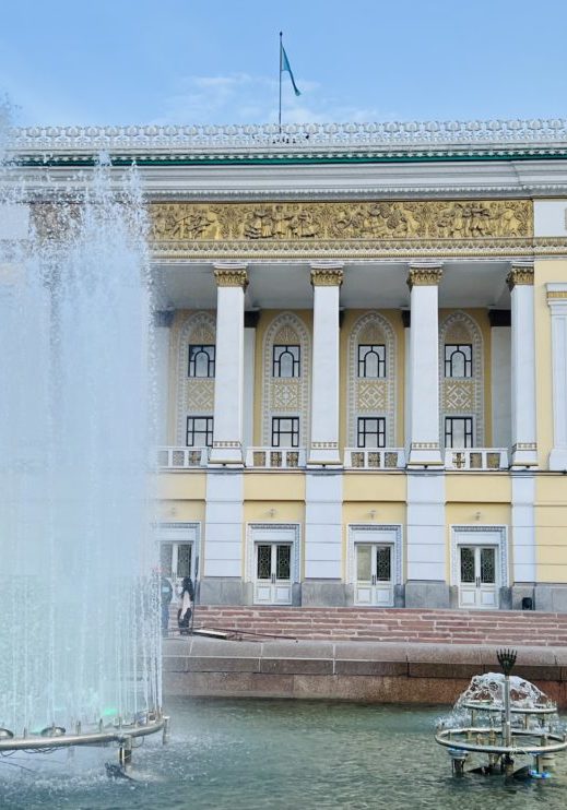 Eleganter Bau - Abai-Theater in Almaty. Foto: M. Trinius
