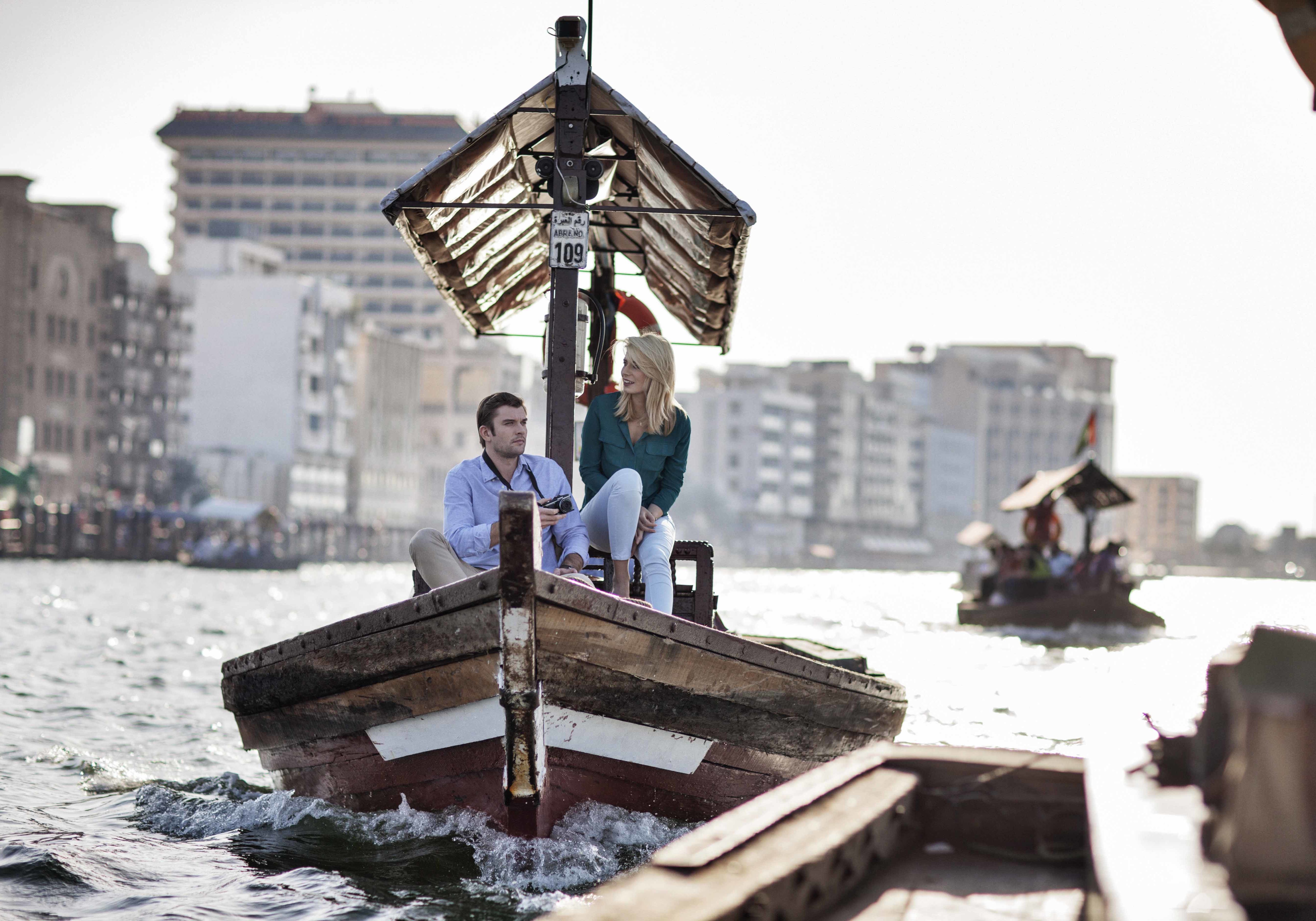 Bootsfahrt mit dem traditionellen Abra auf dem Dubai Creek