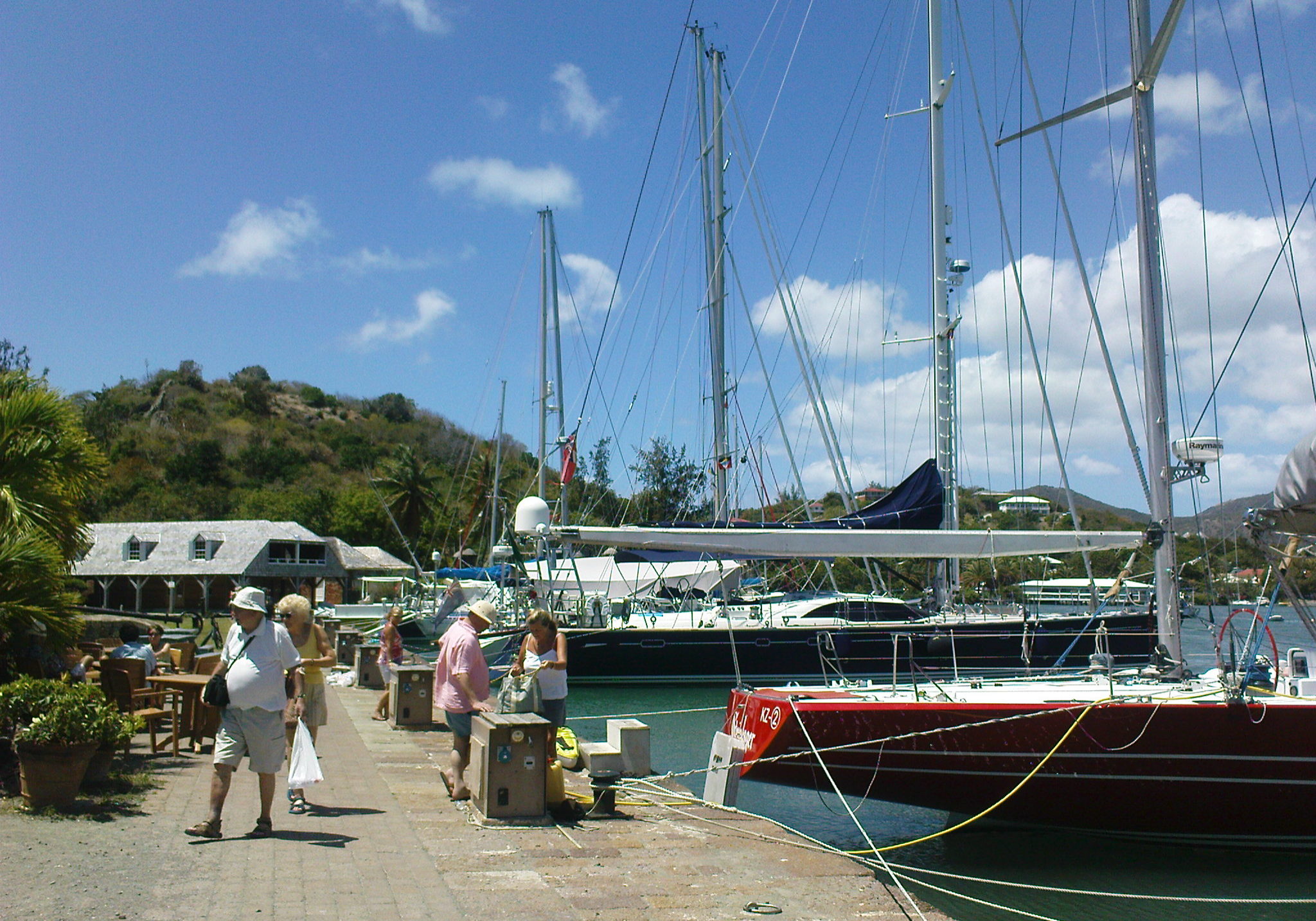 Die alte Hafenstadt Nelson's Dockyard auf Antigua wurde liebevoll restauriert und lädt zum Bummeln ein  Foto: Marita Trinius