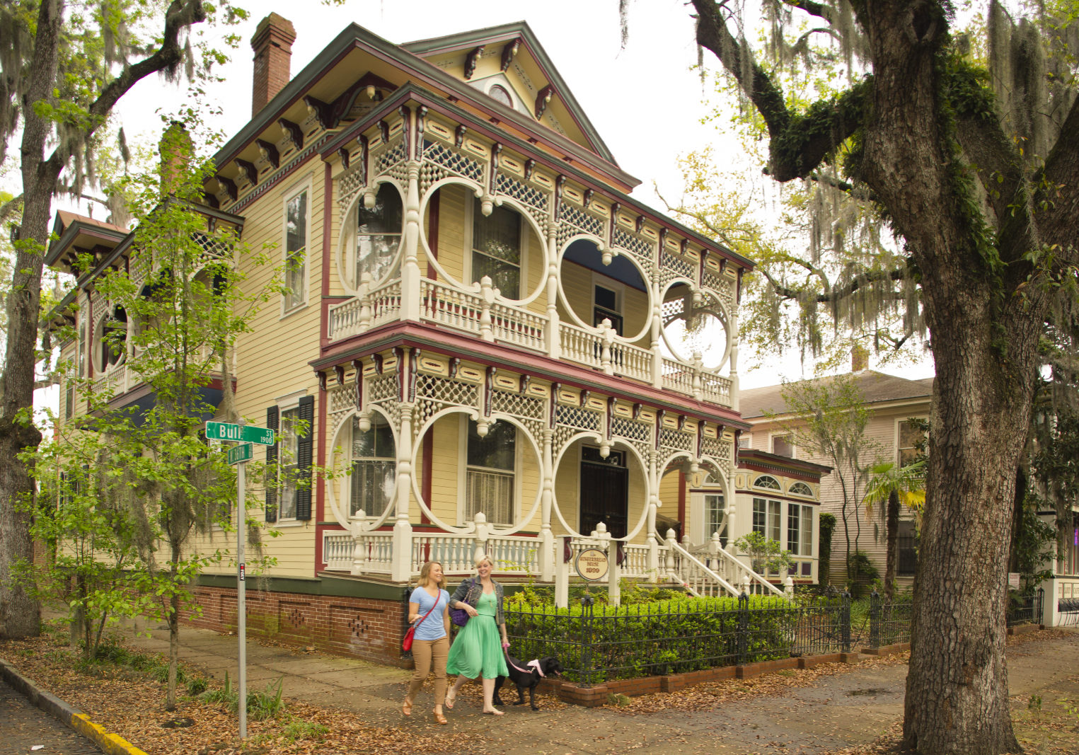 Das Gingerbread House in Savannah gehört zu den Sehenswürdigkeiten auf dem geführten Spaziergang  Foto: GDEcD