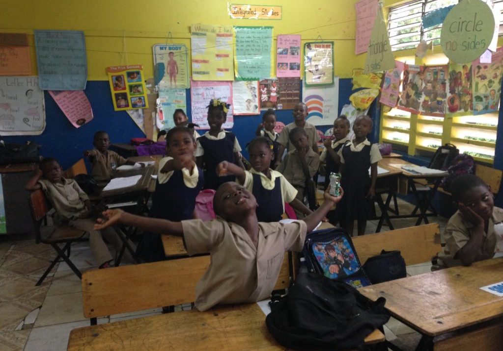 Schule auf jamaikanisch: Die Schuluniform ist für die Kleinen vorgeschrieben  Foto: Marita Trinius