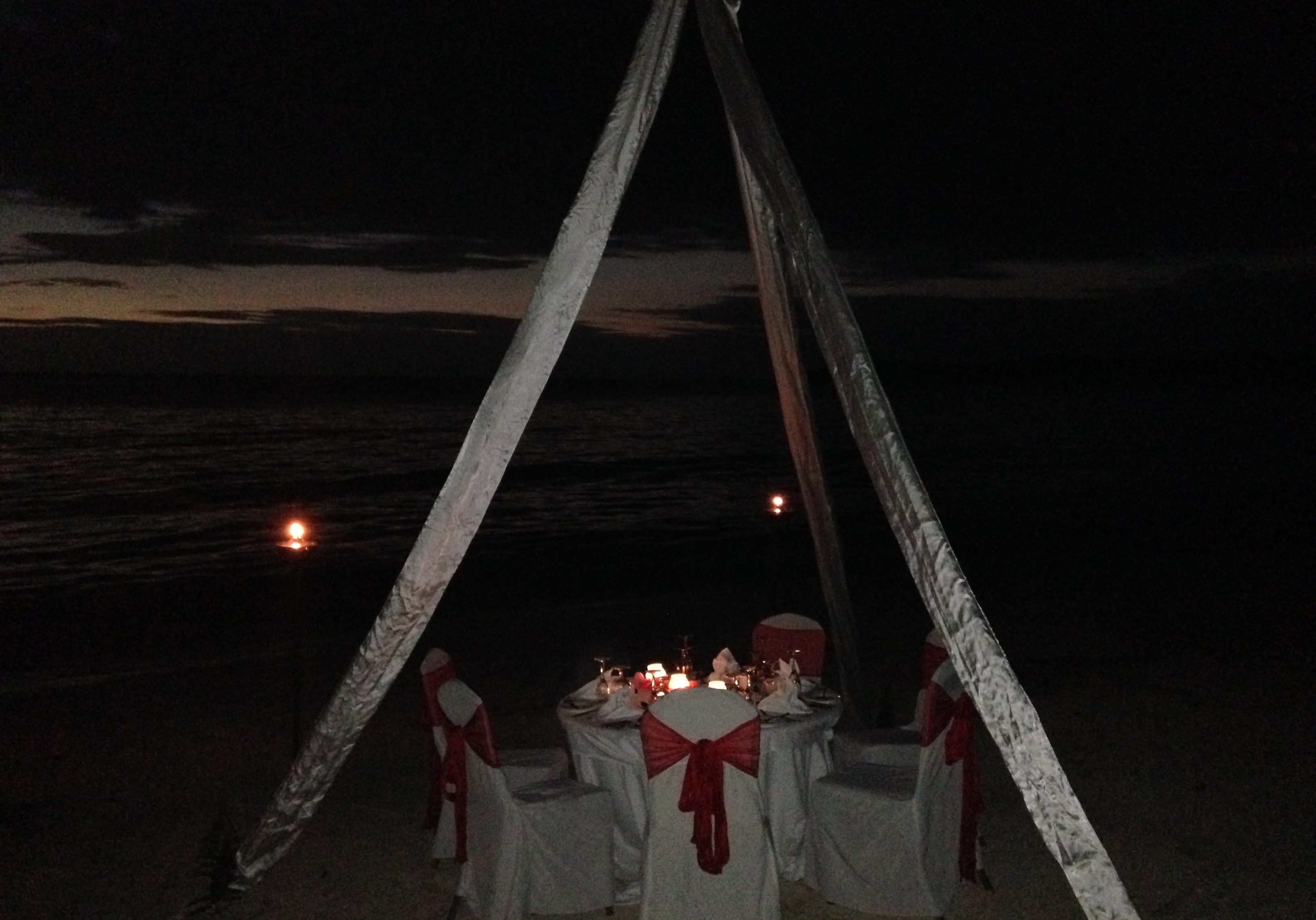 Romantik pur: Dinner am Strand von White House  Foto: Marita Trinius