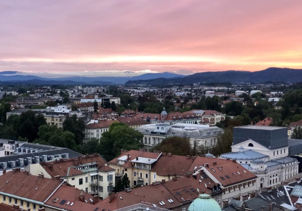 Abendstimmung über den Dächern von Ljubljana Foto: Marita Trinius