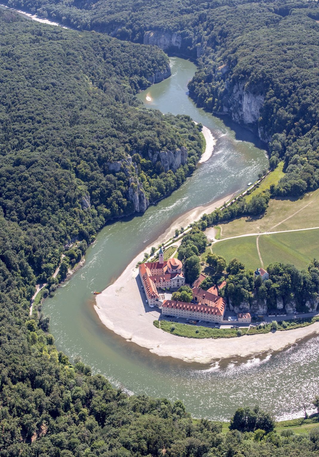 Donau mit Kloster Weltenburg. Foto: Ostbayern Tourismus/H. Stolz