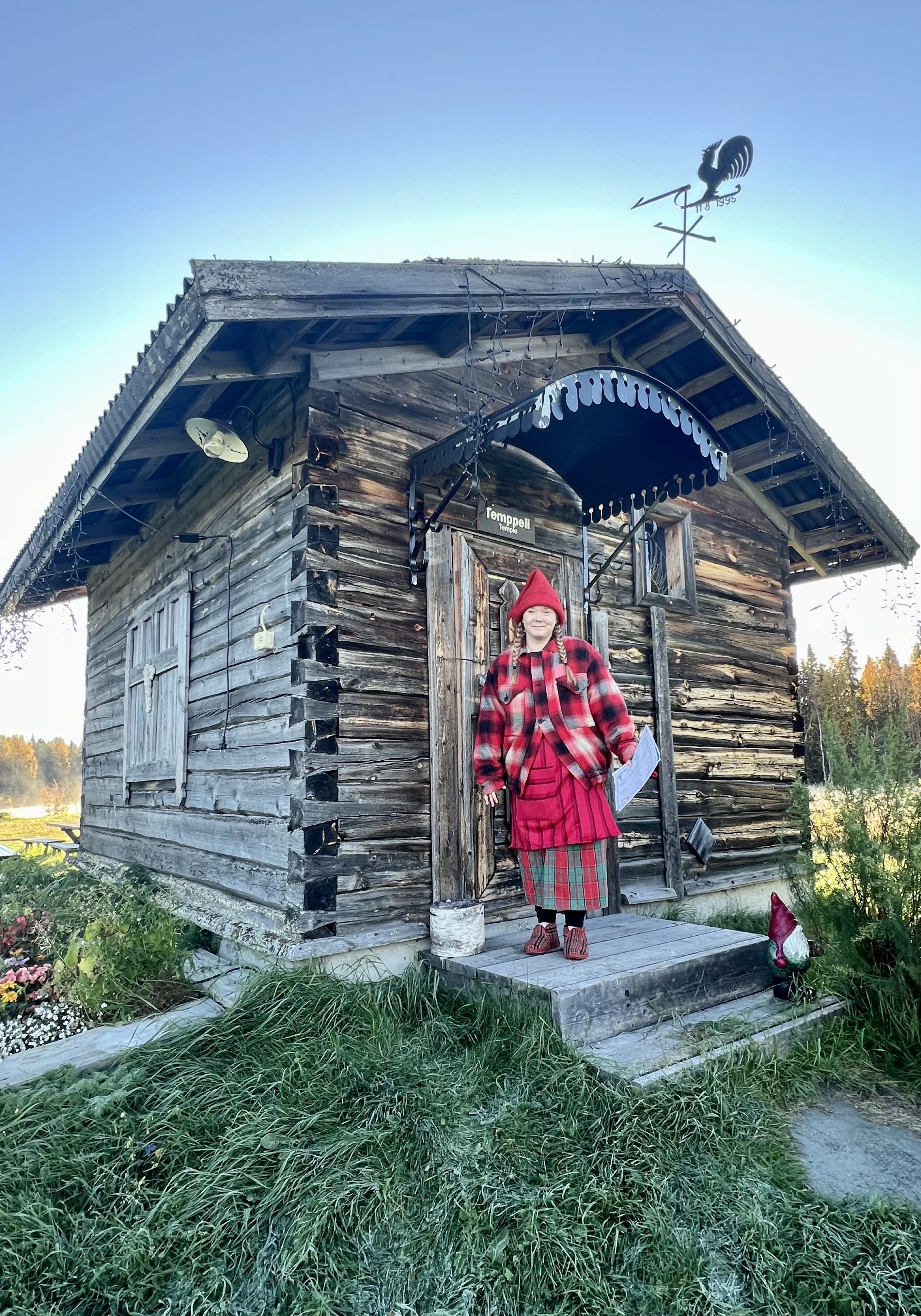 Übernachten in urigen Blockhäusern im Elfendorf. Foto: Trinius