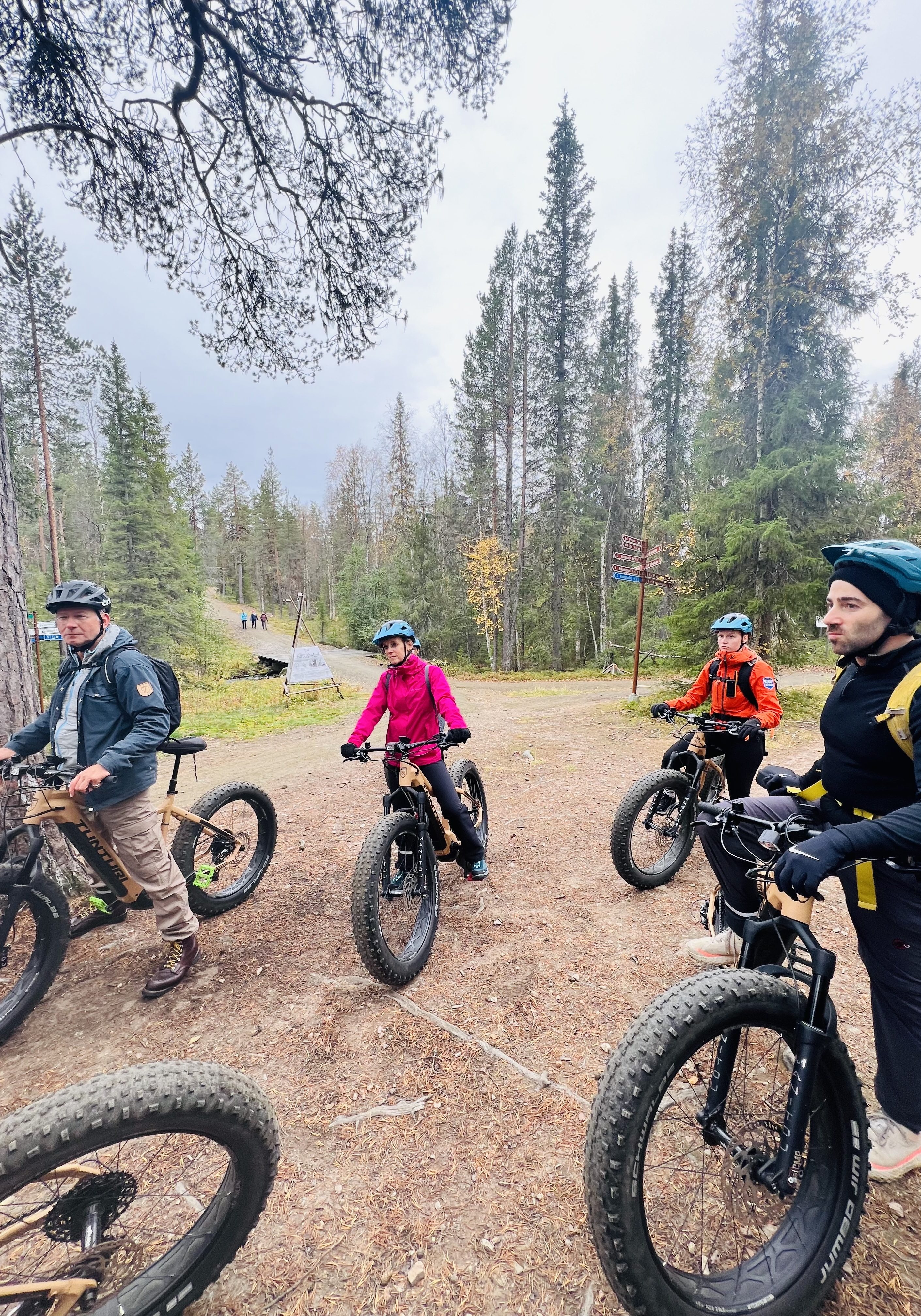 Spielend leicht radeln mit dem E-Fatbike. Foto: Trinius