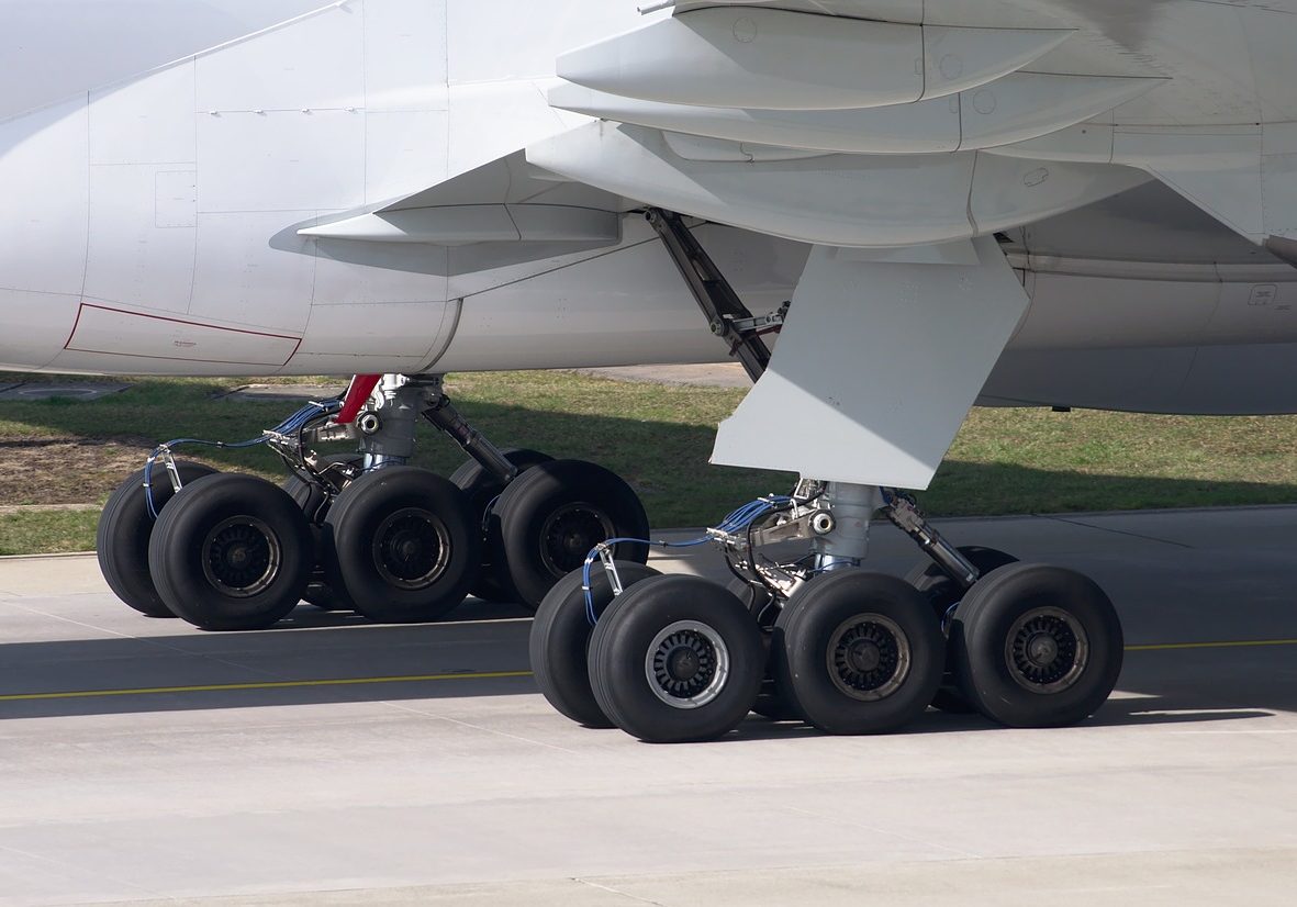 Eine etwas härtere Landung macht den Reifen, hier bei einer Boeing 777, nichts aus
