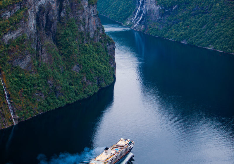 Das atemberaubende Geiranger Fjord vom Schiff aus erkunden!