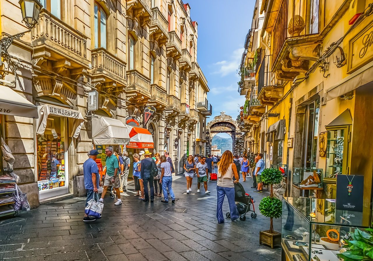 Das Städtchen Taormina auf Sizilien hat eine hübsche Einkaufsmeile 