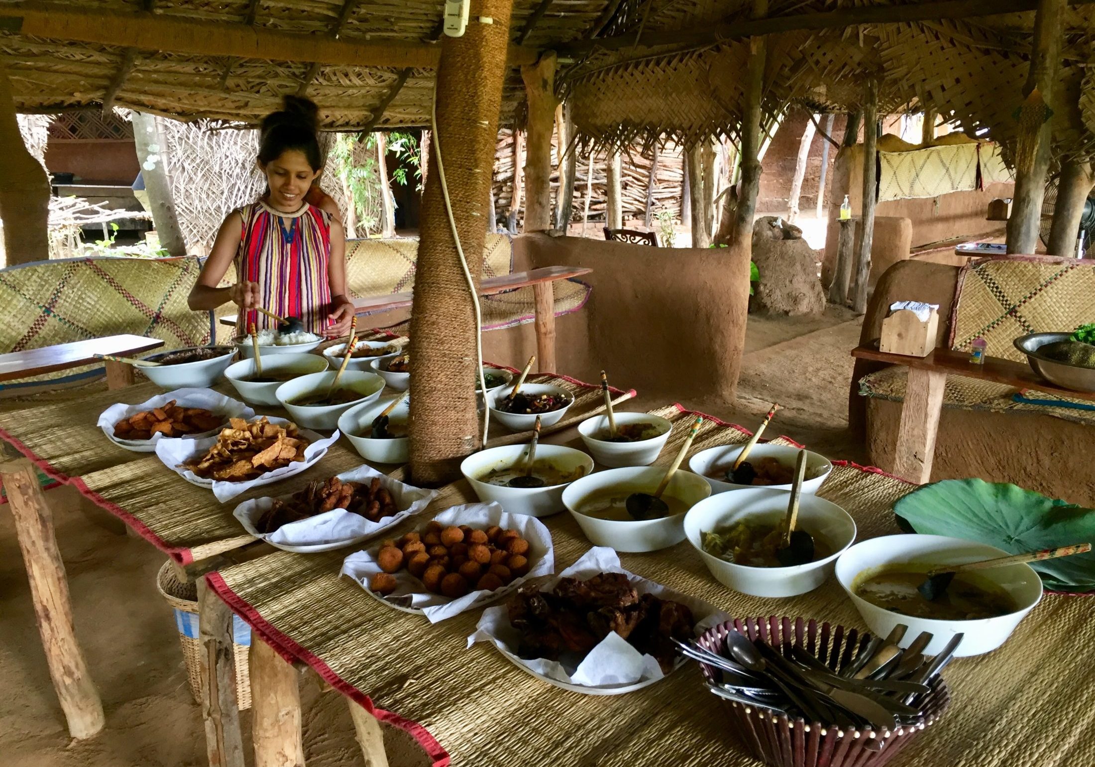 Man sollte es nicht verpassen, die kleinen Gerichte, die typisch für die Küche Sri Lankas sind, auch zu probieren Foto: Georg J. Schulz