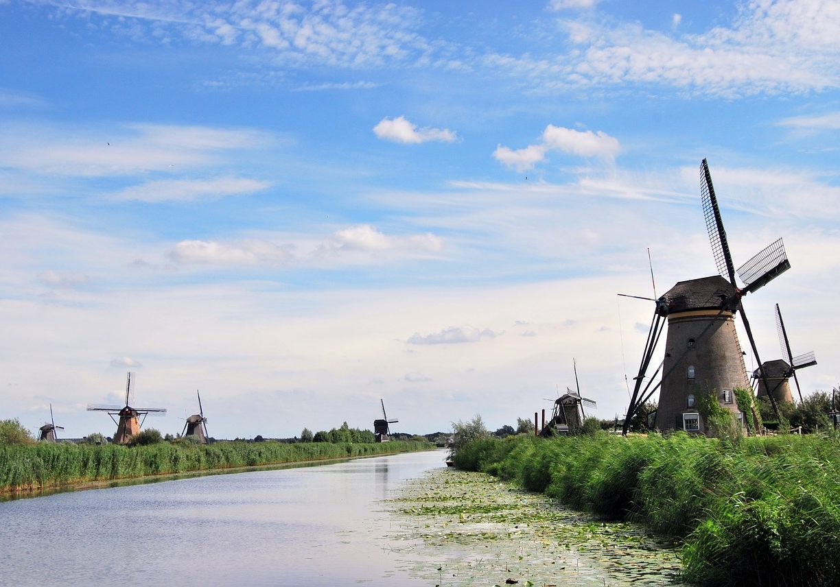 Hollands berühmteste Windmühlen stehen in Kinderdijk bei Rotterdam